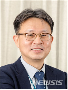 [서울=뉴시스] 문재인 대통령은 20일 중소벤처비서관에 이병헌 중소기업연구원장을 내정했다. (사진=청와대 제공) 2021.01.20. photo@newsis.com 