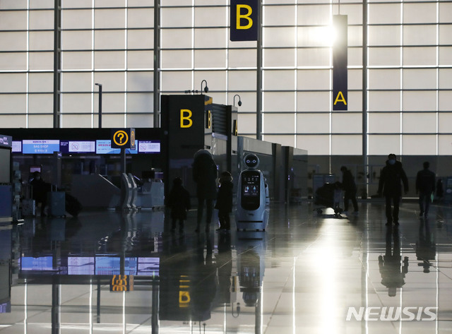 [인천공항=뉴시스]박미소 기자 = 사진은 인천국제공항 제2터미널 출국장의 모습. 2022.02.09. misocamera@newsis.com