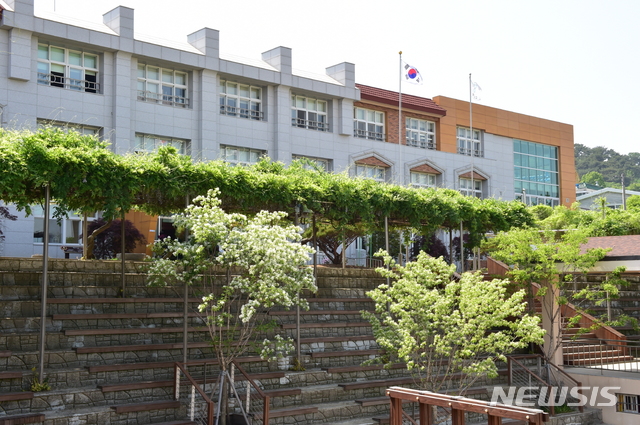 [수원=뉴시스]경기 수원 남창초등학교 전경.(수원시 제공)