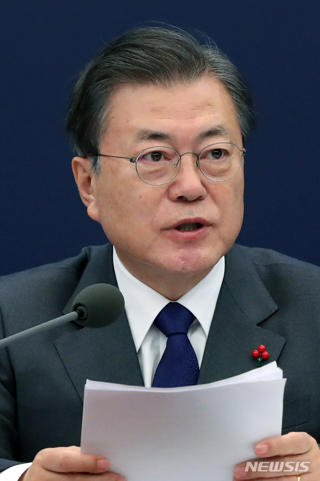 [서울=뉴시스]추상철 기자 = 문재인 대통령이 21일 오후 청와대 여민1관에서 열린 국가안전보장회의(NSC) 전체회의 및 외교안보부처 업무보고에 참석해 발언하고 있다. 2021.01.21. scchoo@newsis.com