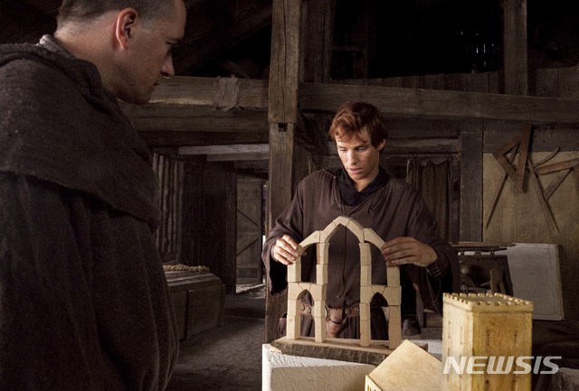 [서울=뉴시스] 드라마 '대지의 기둥' 스틸. (사진=왓챠 제공) 2021.01.22 photo@newsis.com