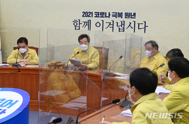 [서울=뉴시스]전진환 기자 = 이낙연 더불어민주당 대표가 22일 서울 여의도 국회에서 열린 더불어민주당 최고위원회의에 참석해 모두발언하고 있다. (공동취재사진) 2021.01.22. photo@newsis.com