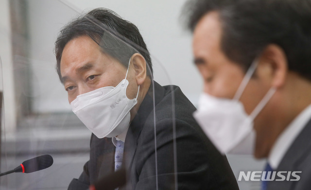 [서울=뉴시스]전진환 기자 =&nbsp; 김태현 금융위원회 사무처장이 지난 1월 22일 오전 서울 여의도 국회에서 열린 더불어민주당 소확행위원회 '금융비용 절감 상생협약식'에서 발언을 하고 있다. (공동취재사진) 2021.01.22. photo@newsis.com