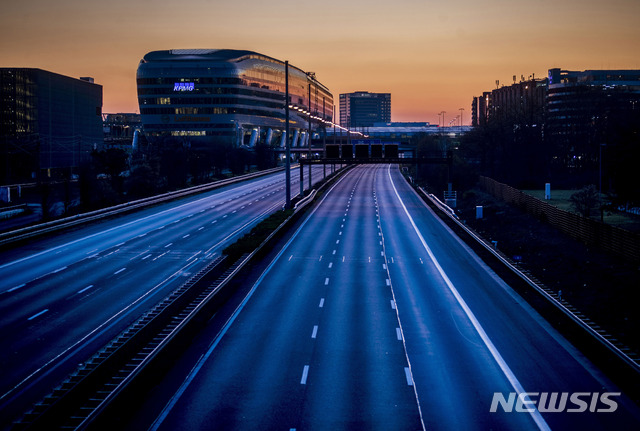 [AP/뉴시스] 독일에서 초고속도로 ‘아우토반’을 두고 정치적 논쟁이 활발하다고 공영방송 도이체벨레(DW)가 25일(현지시각) 보도했다. 사진은 2022년 3월 아우토반의 모습. 2024.04.26.