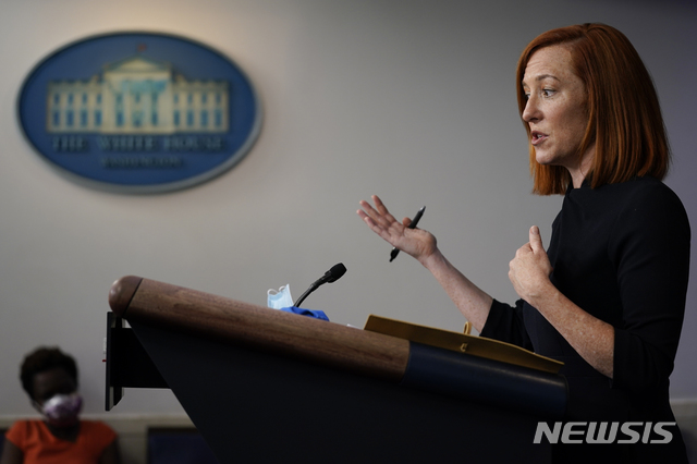 [워싱턴=AP/뉴시스]젠 사키 미 백악관 대변인이 22일(현지시간) 정례브리핑을 하고 있다. 2021.01.23. 