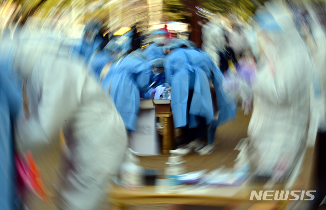 [광주=뉴시스]=신종 코로나바이러스 감염증(코로나19) 전수 검사. (사진=뉴시스 DB). photo@newsis.com