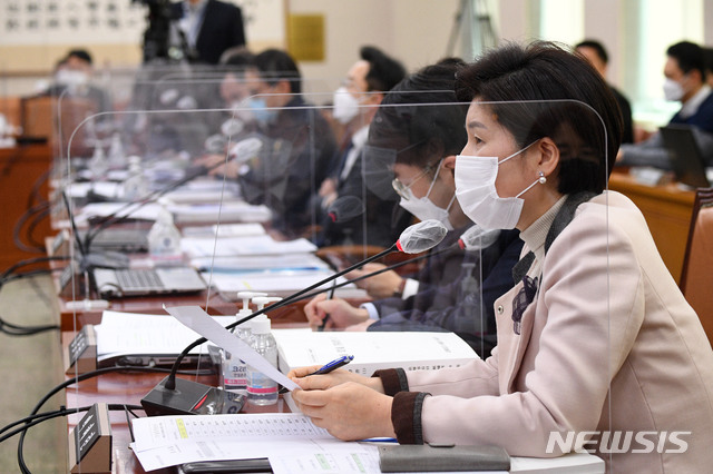 [서울=뉴시스]김진아 기자 = 백혜련 더불어민주당 간사가 25일 오전 서울 여의도 국회 법제사법위원회에서 박범계 법무부 장관 후보자에 대한 인사청문회를 앞두고 의사진행 발언을 하고 있다. (공동취재사진) 2021.01.25. photo@newsis.com