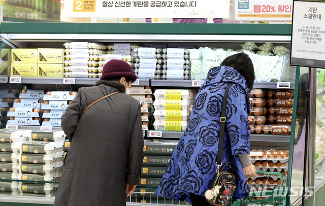 계란 값 폭등에 수입 계란 들여왔지만…대형마트 "글쎄"
