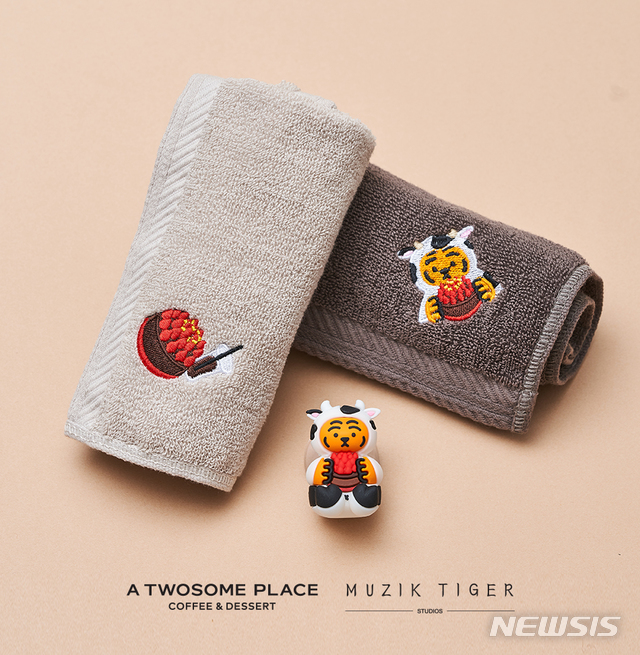 [서울=뉴시스]투썸X무직타이거 타올 세트