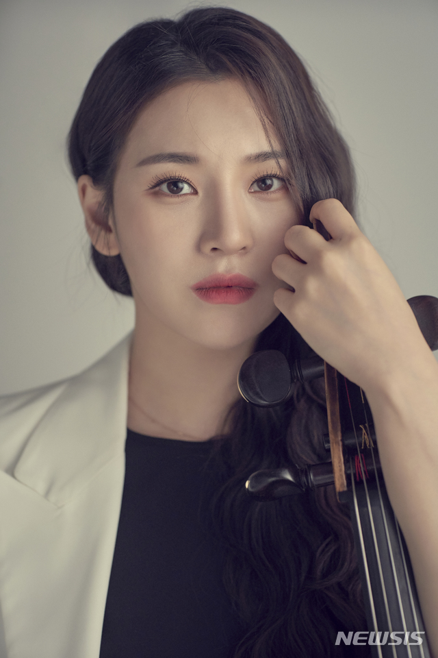[서울=뉴시스]첼리스트 박유신(사진=목프로덕션 제공)2021.01.26 photo@newsis.com