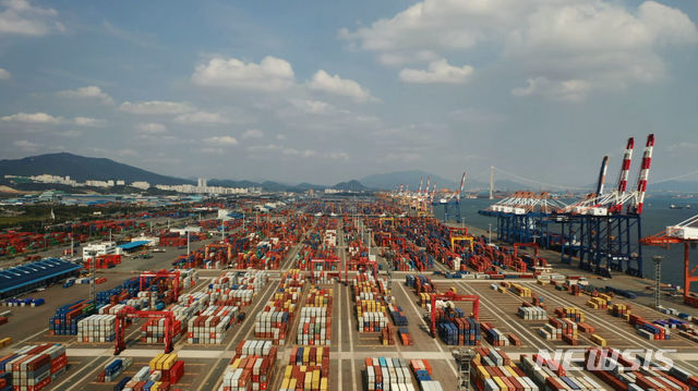 한은, 올해 성장률 3.0% 유지…"백신접종 등에 좌우"(종합)