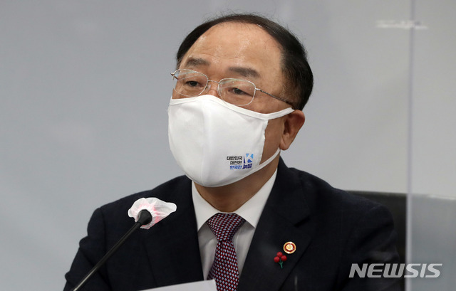 [서울=뉴시스]박주성 기자 = 홍남기 경제부총리 겸 기획재정부 장관. (공동취재사진). 2021.01.26. photo@newsis.com