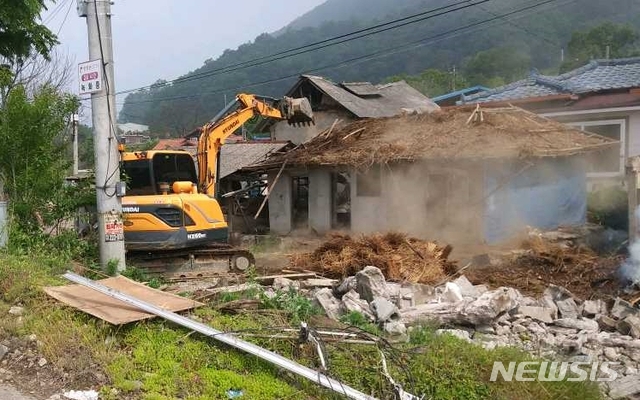 [평창=뉴시스] 농촌 빈집 정비. (사진=뉴시스 DB). photo@newsis.com 