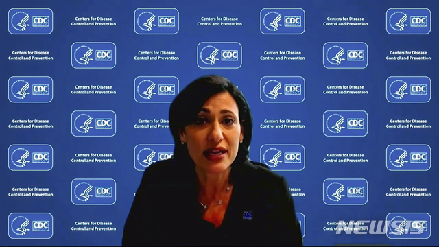 [AP/뉴시스]로셸 월렌스키 미 질병통제예방센터(CDC) 국장이 지난 1월27일 화상으로 진행된 백악관 신종 코로나바이러스 감염증(코로나19) 브리핑에서 발언하고 있다. 2021.03.02.