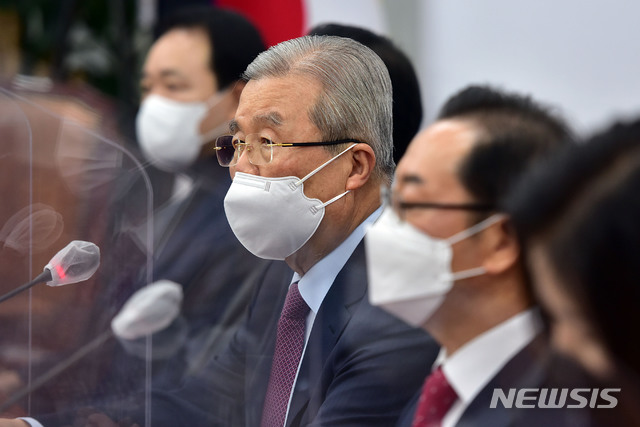 [서울=뉴시스]전진환 기자 = 김종인 국민의힘 비대위원장이 28일 서울 여의도 국회에서 열린 비상대책위원회의에 참석해 발언하고 있다. (공동취재사진) 2021.01.28. photo@newsis.com