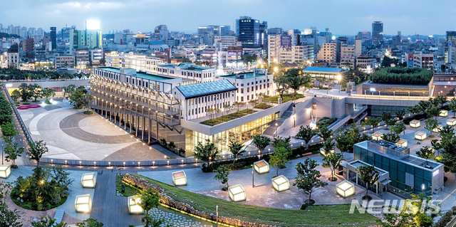 [광주=뉴시스] = 광주 동구 국립아시아문화전당 야경. (사진=국립아시아문화전당 제공). photo@newsis.com