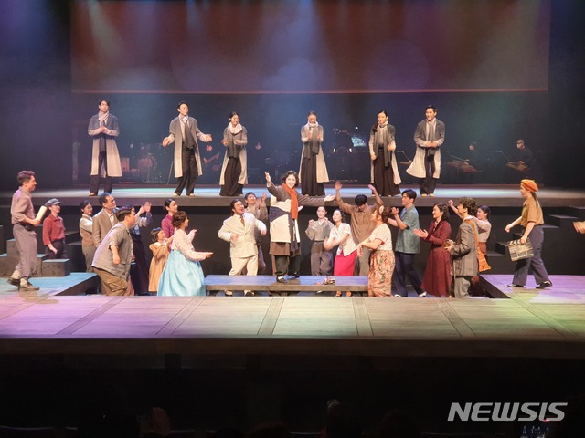 [서울=뉴시스]남정현 기자='명색이 아프레걸' 공연 사진 2021.01.29 nam_jh@newsis.com