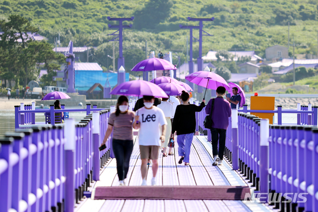 [신안=뉴시스] 안좌 퍼플교 문브릿지.