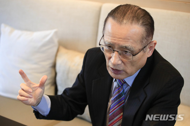[서울=뉴시스] 박민석 기자 = 위성락 전 주러시아대한민국대사관 대사가 28일 오후 서울 종로구의 한 카페에서 뉴시스와 인터뷰를 하고 있다. 2021.01.29. mspark@newsis.com