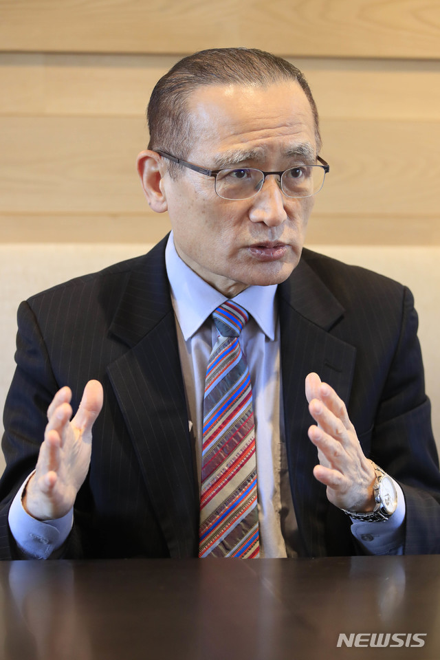 [서울=뉴시스] 박민석 기자 = 위성락 전 주러시아대한민국대사관 대사가 지난해 1월 28일 오후 서울 종로구의 한 카페에서 뉴시스와 인터뷰를 하고 있다. 그는 현재 민주당 선대위 실용외교위원장을 맡고 있다. 2022.02.24. mspark@newsis.com