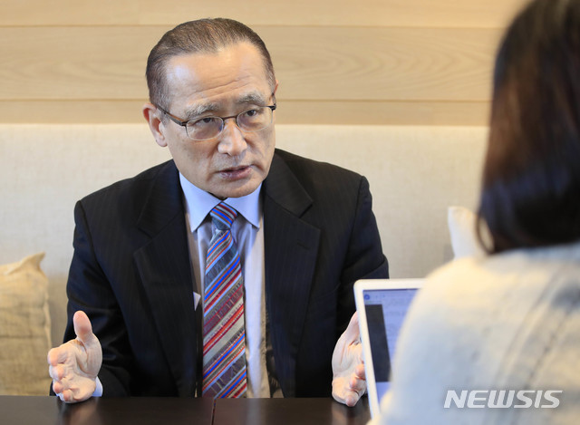 [서울=뉴시스] 박민석 기자 = 위성락 전 주러시아대한민국대사관 대사가 28일 오후 서울 종로구의 한 카페에서 뉴시스와 인터뷰를 하고 있다. 2021.01.29. mspark@newsis.com