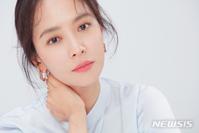 [서울=뉴시스] 배우 송지효 (사진 = 크리에이티브그룹 아이엔지) 2021.2.2. photo@newsis.com