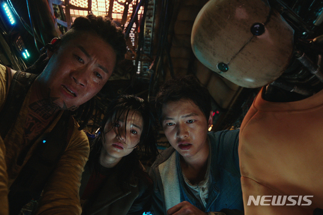 [서울=뉴시스] 영화 '승리호' 스틸. (사진=넷플릭스 제공) 2021.02.02 photo@newsis.com