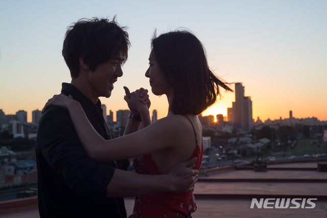 [서울=뉴시스]영화 '새해전야' 스틸. (사진=에이스메이커무비웍스 제공) 2021.02.03. photo@newsis.com