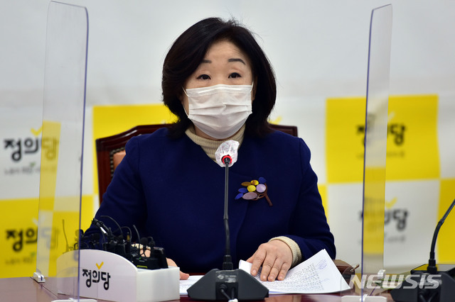 [서울=뉴시스]전진환 기자 = 심상정 정의당 의원이 2일 오전 국회에서 열린 의원총회에서 발언을 하고 있다. (공동취재사진) 2021.02.02. photo@newsis.com