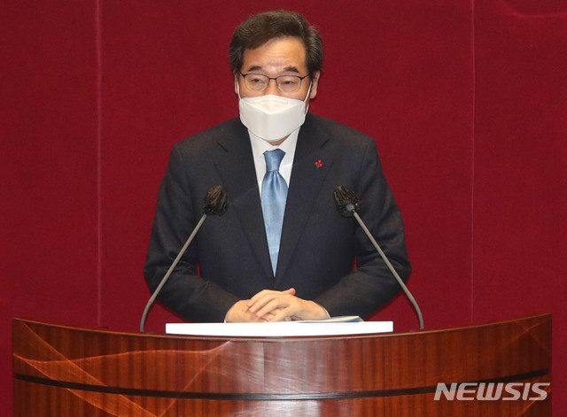 [서울=뉴시스]전진환 기자 = 이낙연 더불어민주당 대표가 2일 오전 서울 여의도 국회 본회의장에서 열린 제384회 국회(임시회) 제2차 본회의에서 교섭단체 대표연설을 하고 있다.&nbsp; (공동취재사진) 2021.02.02. photo@newsis.com