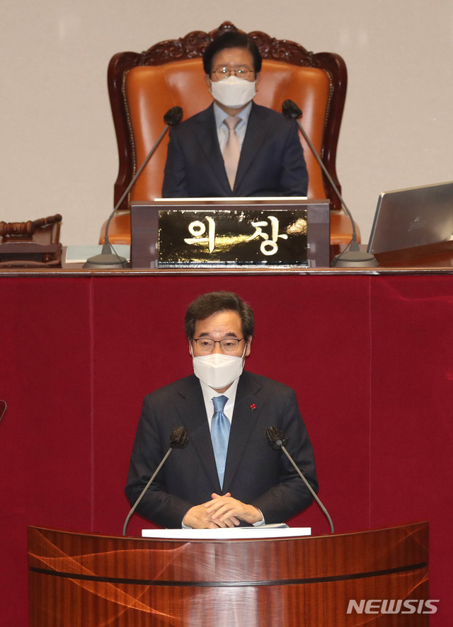 [서울=뉴시스]전진환 기자 = 이낙연 더불어민주당 대표가 2일 오전 서울 여의도 국회 본회의장에서 열린 제384회 국회(임시회) 제2차 본회의에서 교섭단체 대표연설을 하고 있다.&nbsp;&nbsp; (공동취재사진) 2021.02.02. photo@newsis.com