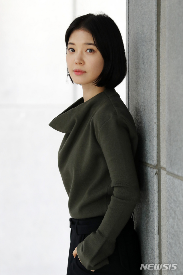 [서울=뉴시스]박진희 기자 = 배우 임세미가 5일 오후 서울 중구 남산스퀘어에서 뉴시스와 인터뷰를 마치고 사진 촬영을 하고 있다. 2021.02.05. pak7130@newsis.com