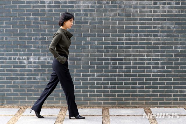 [서울=뉴시스]박진희 기자 = 배우 임세미가 5일 오후 서울 중구 남산스퀘어에서 뉴시스와 인터뷰를 마치고 사진 촬영을 하고 있다. 2021.02.05. pak7130@newsis.com