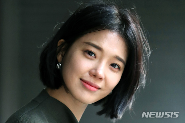 [서울=뉴시스]박진희 기자 = 배우 임세미가 5일 오후 서울 중구 남산스퀘어에서 뉴시스와 인터뷰를 마치고 사진 촬영을 하고 있다. 2021.02.05. pak7130@newsis.com