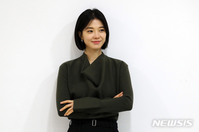 [서울=뉴시스]박진희 기자 = 배우 임세미가 5일 오후 서울 중구 남산스퀘어에서 뉴시스와 인터뷰를 마치고 사진 촬영을 하고 있다. 2021.02.05. pak7130@newsis.com