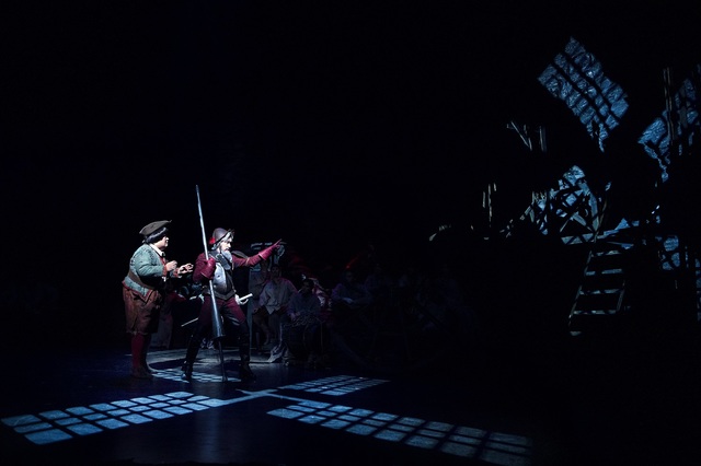 [서울=뉴시스] 돈키호테 조승우·산초 이훈진, '맨오브라만차'. 2021.02.07. (사진 = 오디컴퍼니 제공) photo@newsis.com 