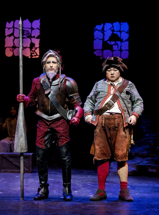 [서울=뉴시스] 돈키호테 조승우·산초 이훈진, '맨오브라만차'. 2021.02.07. (사진 = 오디컴퍼니 제공) photo@newsis.com 