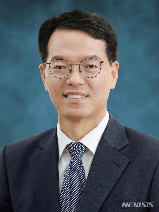 [서울=뉴시스] 김윤태 전 국방부 국방개혁실장이 8일 국방부 산하 국책연구기관인 한국국방연구원(KIDA) 14대 원장에 취임했다. (사진/ 한국국방연구원 제공) photo@newsis.com