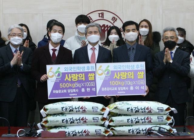 목원대 권혁대(가운데)총장 *재판매 및 DB 금지