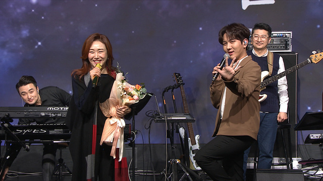 [서울=뉴시스] 13일 방송되는 EBS 1TV '스페이스 공감'에 출연한 가수 주현미와 김수찬 (사진 = EBS) 2021.2.8. photo@newsis.com