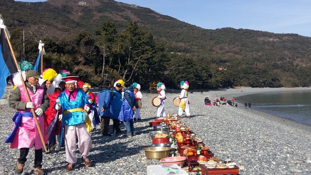 [서울=뉴시스] 완도 예송리 상록수림 해신제(2017)(사진=문화재청 제공)2021.02.09 photo@newsis.com *재판매 및 DB 금지