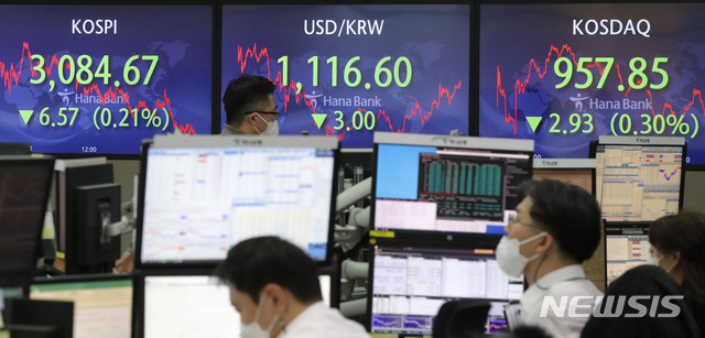 새해 외국인 주식자금 2.7조 순유출…8개월만에 최대