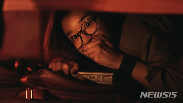 [서울=뉴시스] 영화 '암전' 스틸. (사진=넷플릭스 제공) 2021.02.10 photo@newsis.com