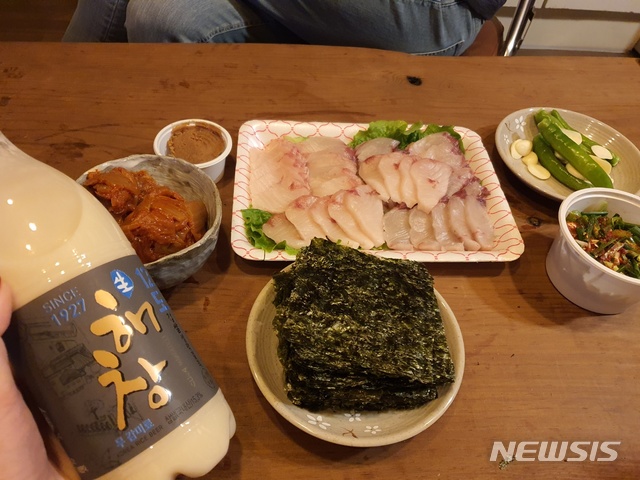 [서울=뉴시스]이예슬 기자=해창주조장의 12도 막걸리.