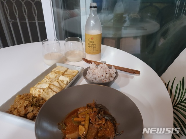 [서울=뉴시스]이예슬 기자=화요의 생막걸리.