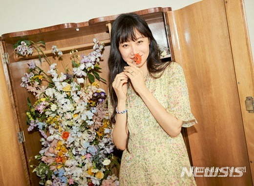 [서울=뉴시스] 공효진 화보. (사진=써스데이 아일랜드 제공) 2021.02.11 photo@newsis.com
