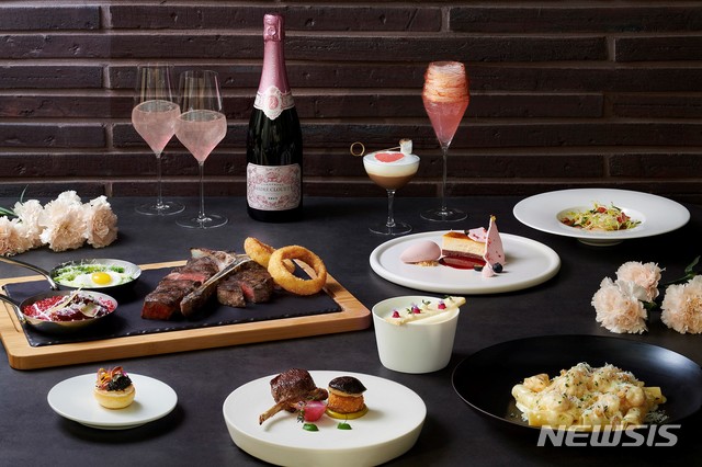 [서울=뉴시스]JW 메리어트 서울 '더 마고 그릴'의 '발렌타인데이 스페셜 세트 메뉴'
