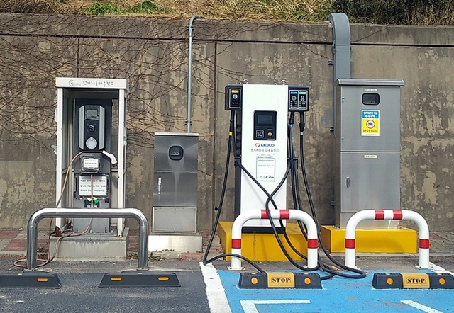 [목포=뉴시스] 전기자동차 충전기. (사진=목포시 제공) 2021.02.15. photo@newsis.com *재판매 및 DB 금지