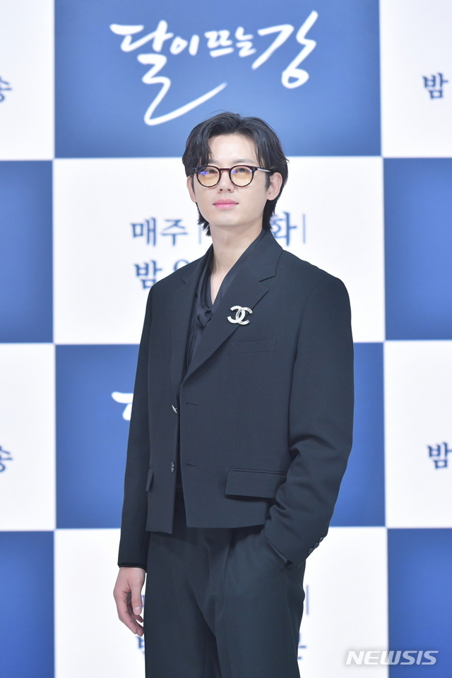  [서울=뉴시스] 15일 온라인 생중계로 진행된 KBS 2TV 월화드라마 '달이 뜨는 강' 제작발표회에 참석한 배우 이지훈 (사진=KBS 제공) 2021.02.15. photo@newsis.com