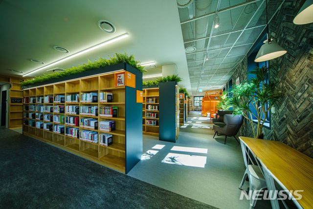 [서울=뉴시스] 둔촌도서관. (사진=서울시 제공) 2021.02.17. photo@newsis.com